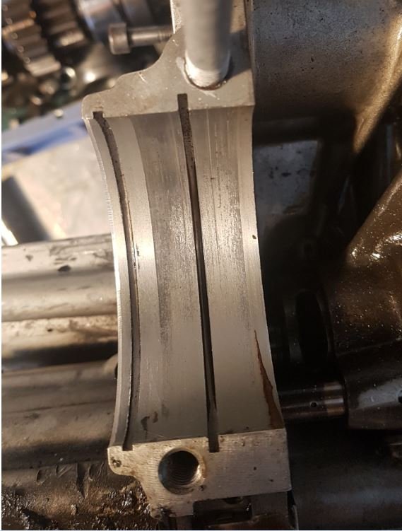 Obere Motorgehäusehälfte - Getriebeausgangslagersitz mit Rotationsspuren